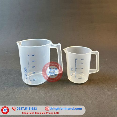 ca nhựa có quai vạch chia xanh 500ml